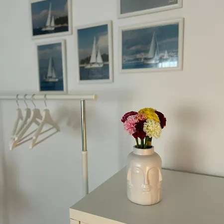 Andra Apartment *