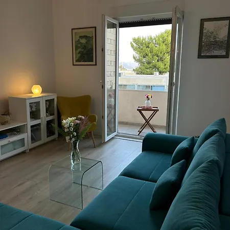 Andra Apartment *