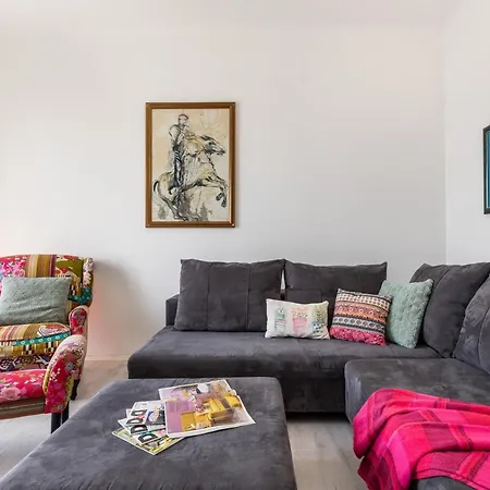 Andra Apartment
